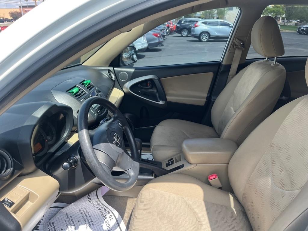 Toyota RAV4 FWD 4dr 4-cyl 4-Spd AT (Natl) 2010