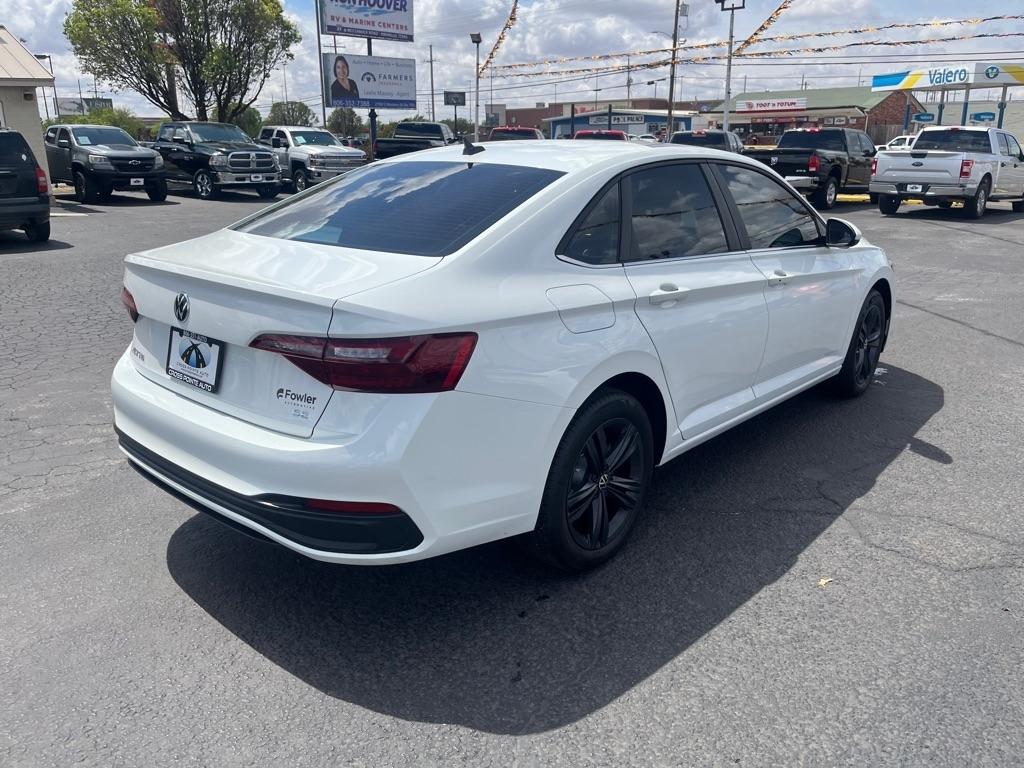 Volkswagen Jetta SE Auto 2024