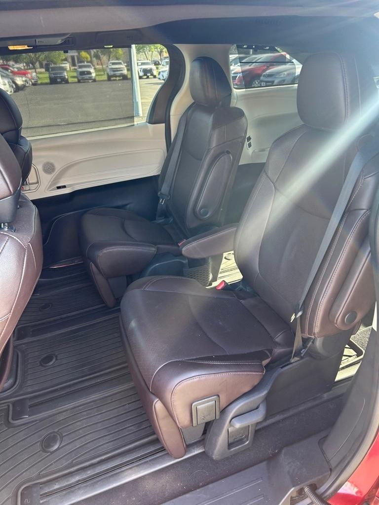 Toyota Sienna Platinum FWD 7-Passenger (Natl) 2023