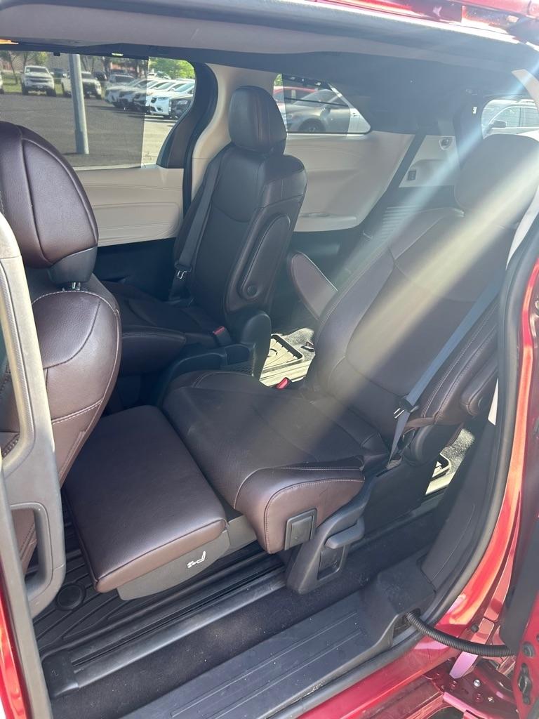 Toyota Sienna Platinum FWD 7-Passenger (Natl) 2023