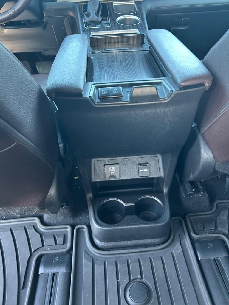 Toyota Sienna Platinum FWD 7-Passenger (Natl) 2023