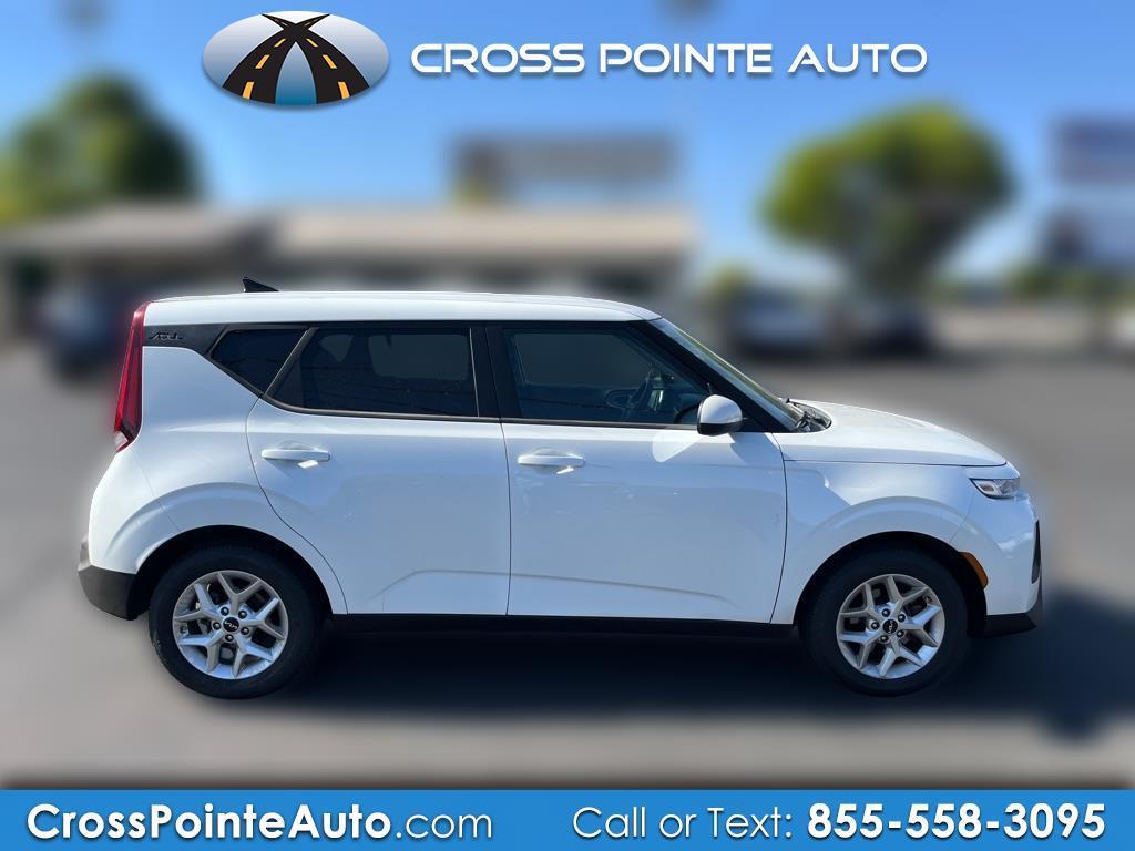 2022 Kia Soul LX IVT