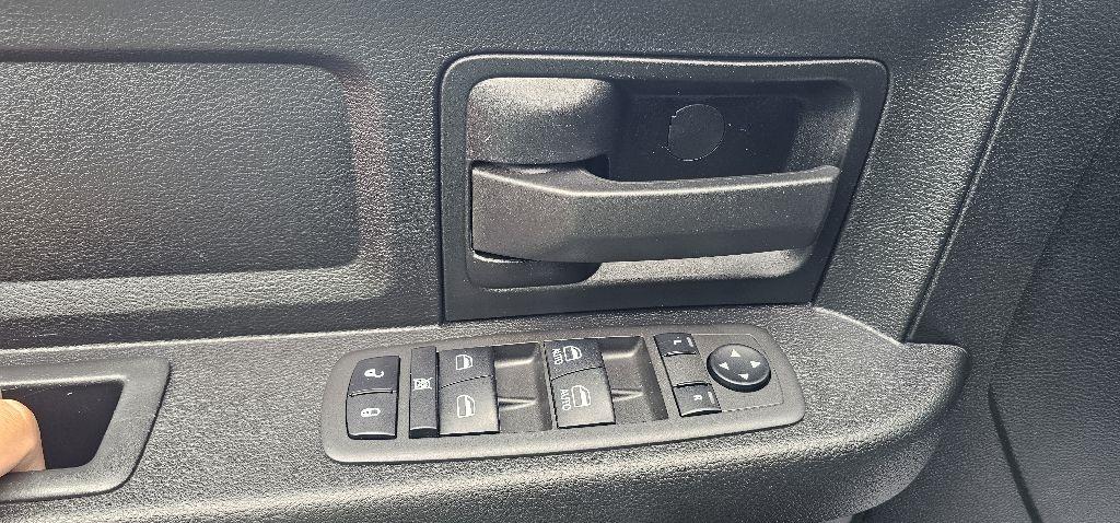 RAM 1500 Classic Tradesman 4x4 Crew Cab 5'7" Box 2022