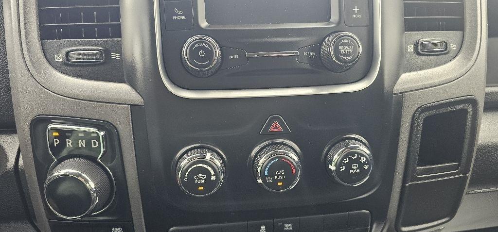 RAM 1500 Classic Tradesman 4x4 Crew Cab 5'7" Box 2022