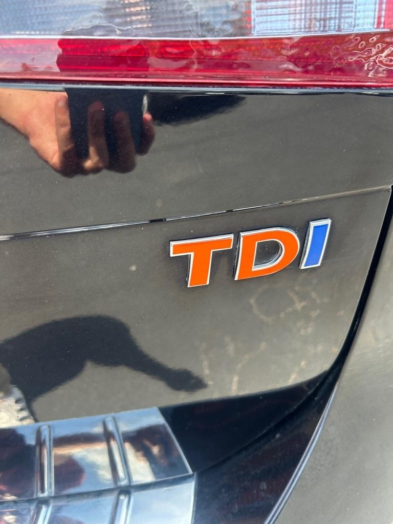 Volkswagen Touareg 4dr TDI Sport w/Technology 2015
