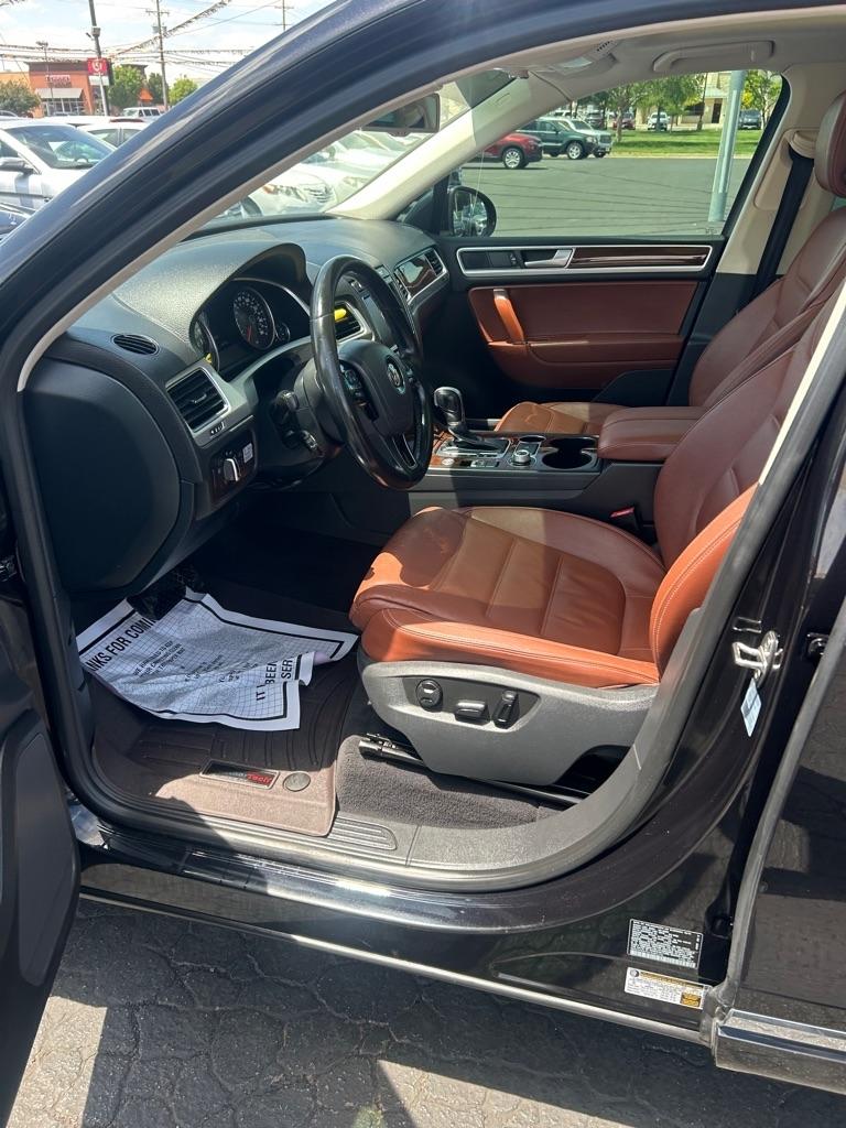 Volkswagen Touareg 4dr TDI Sport w/Technology 2015