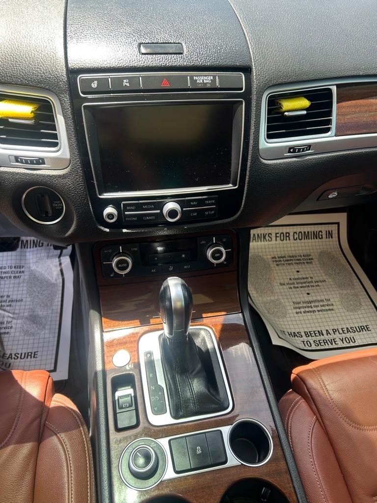 Volkswagen Touareg 4dr TDI Sport w/Technology 2015