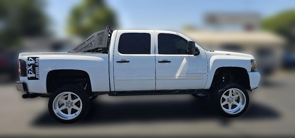 2009 Chevrolet Silverado 1500 4WD Crew Cab 143.5" LT