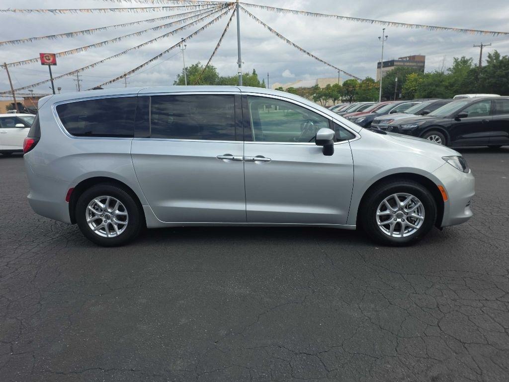Chrysler Voyager LX FWD 2023