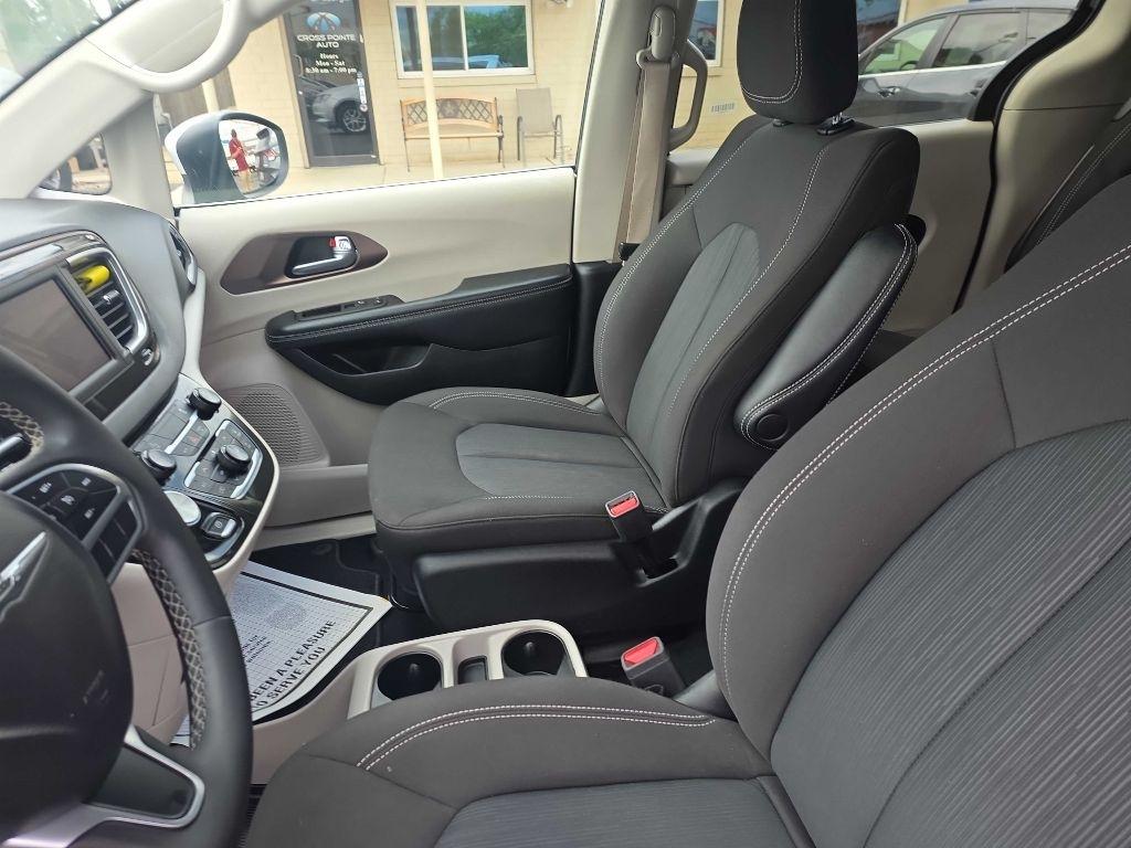 Chrysler Voyager LX FWD 2023
