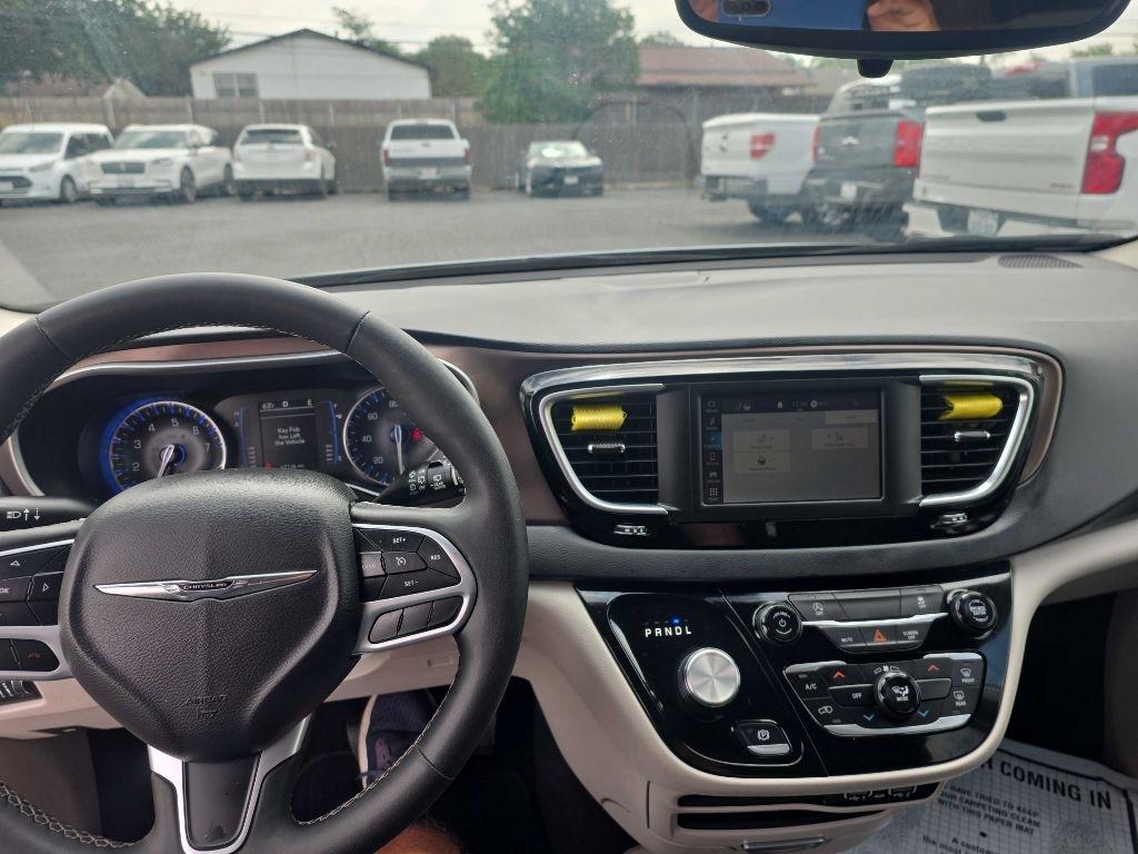 Chrysler Voyager LX FWD 2023