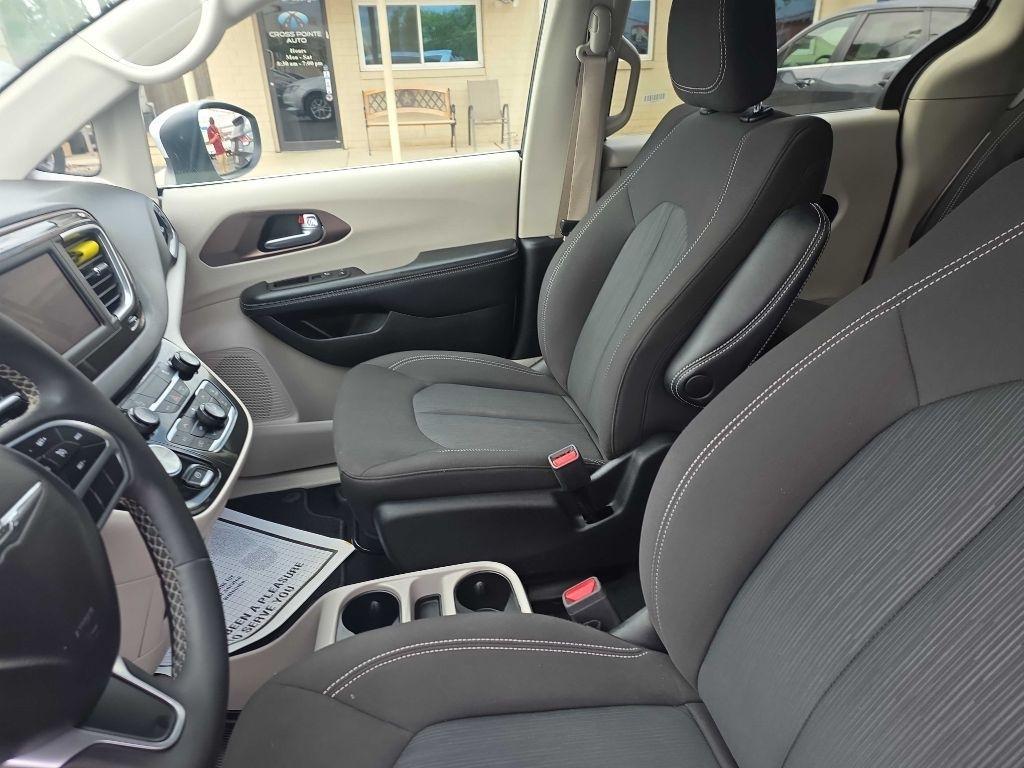Chrysler Voyager LX FWD 2023