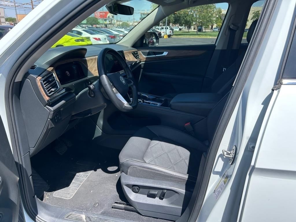 Volkswagen Atlas 2.0T SE w/Technology FWD 2025