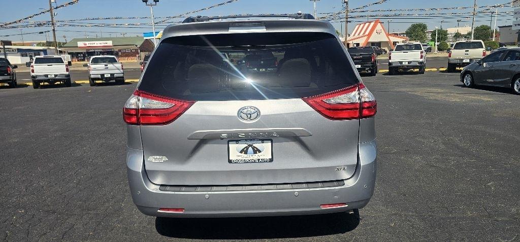 Toyota Sienna XLE Auto Access Seat FWD 7-Passenger (Natl) 2017