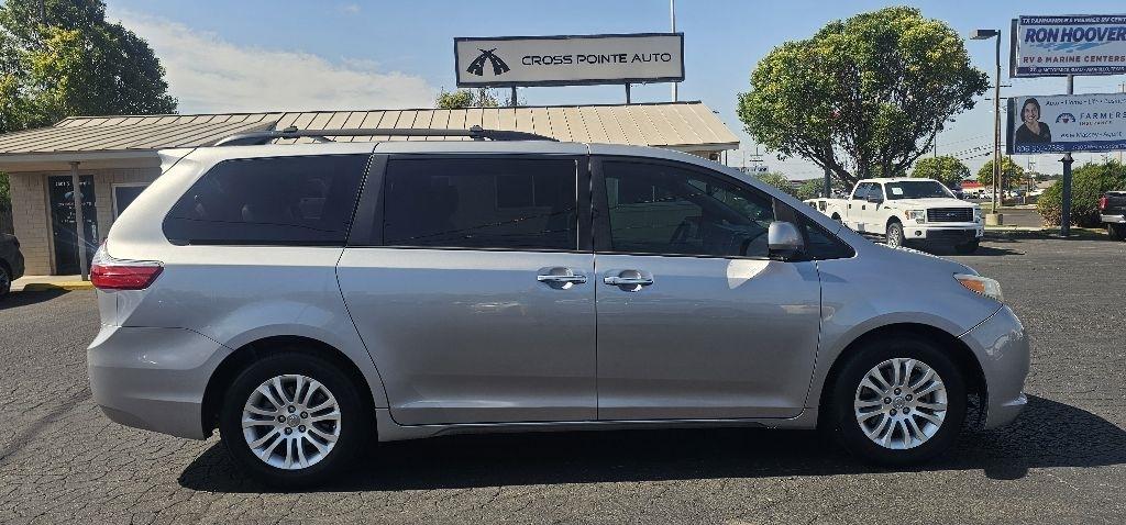 Toyota Sienna XLE Auto Access Seat FWD 7-Passenger (Natl) 2017