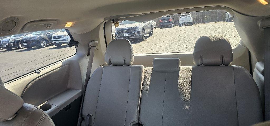 Toyota Sienna XLE Auto Access Seat FWD 7-Passenger (Natl) 2017