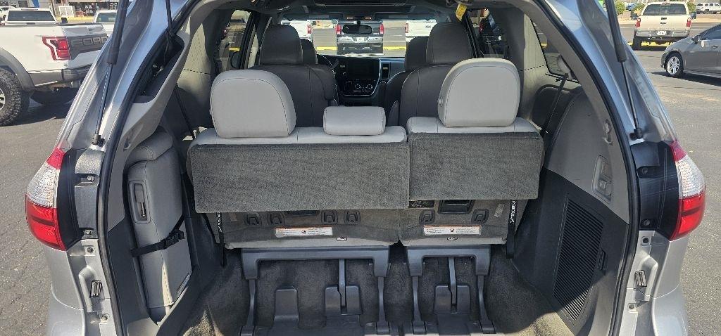 Toyota Sienna XLE Auto Access Seat FWD 7-Passenger (Natl) 2017