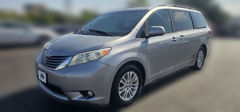 Toyota Sienna XLE Auto Access Seat FWD 7-Passenger (Natl) 2017