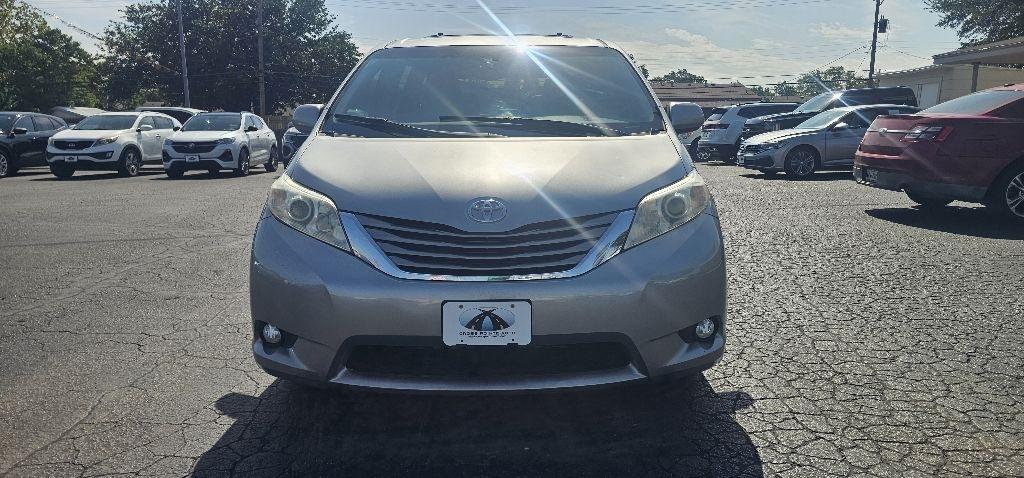 Toyota Sienna XLE Auto Access Seat FWD 7-Passenger (Natl) 2017