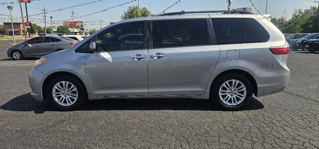 Toyota Sienna XLE Auto Access Seat FWD 7-Passenger (Natl) 2017