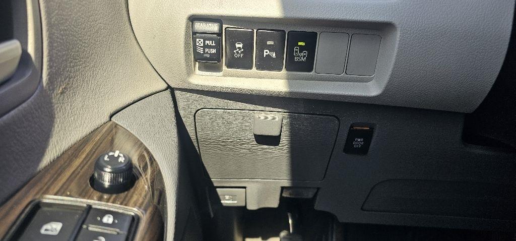 Toyota Sienna XLE Auto Access Seat FWD 7-Passenger (Natl) 2017