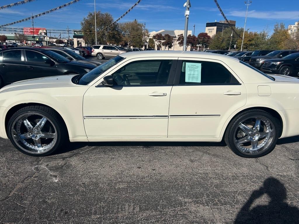 Chrysler 300 4dr Sdn LX RWD *Ltd Avail* 2009