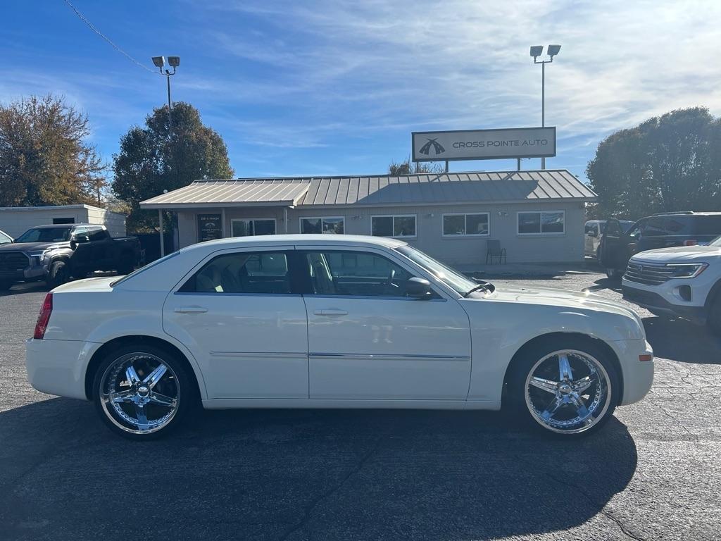 Chrysler 300 4dr Sdn LX RWD *Ltd Avail* 2009