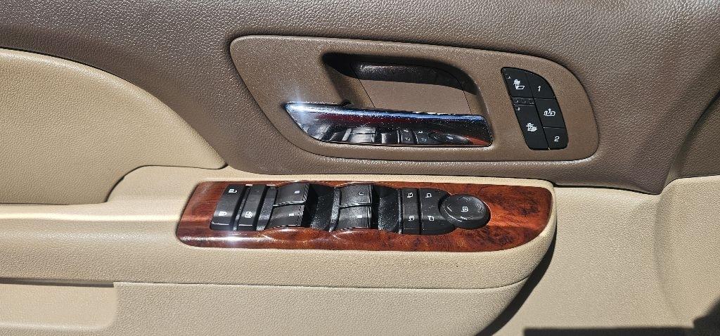 GMC Yukon XL 4WD 4dr 1500 SLT 2010