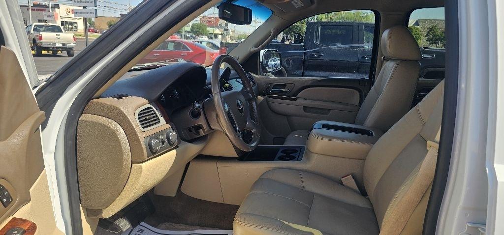 GMC Yukon XL 4WD 4dr 1500 SLT 2010