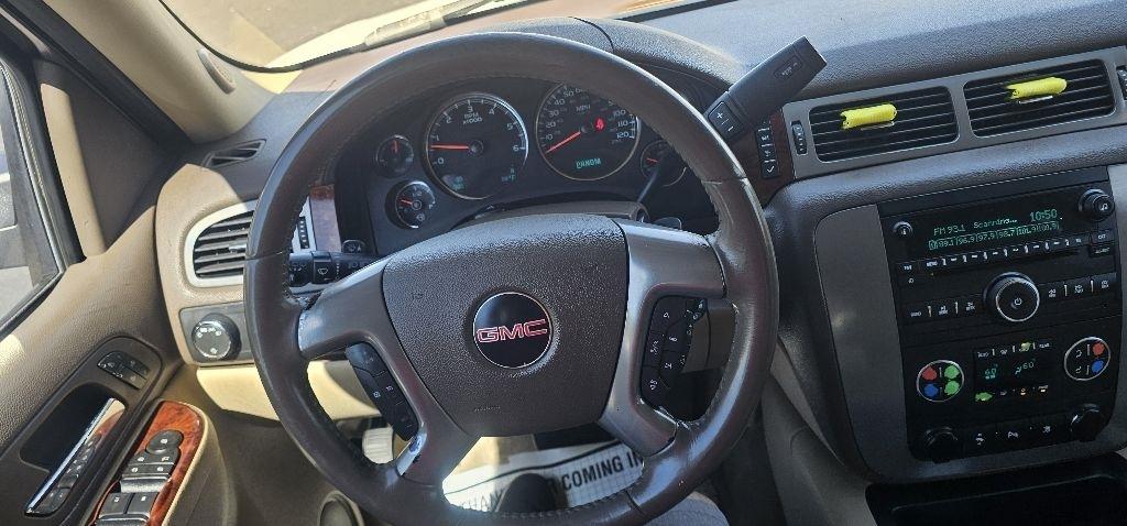GMC Yukon XL 4WD 4dr 1500 SLT 2010