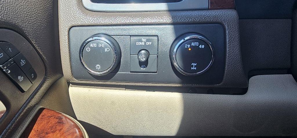 GMC Yukon XL 4WD 4dr 1500 SLT 2010