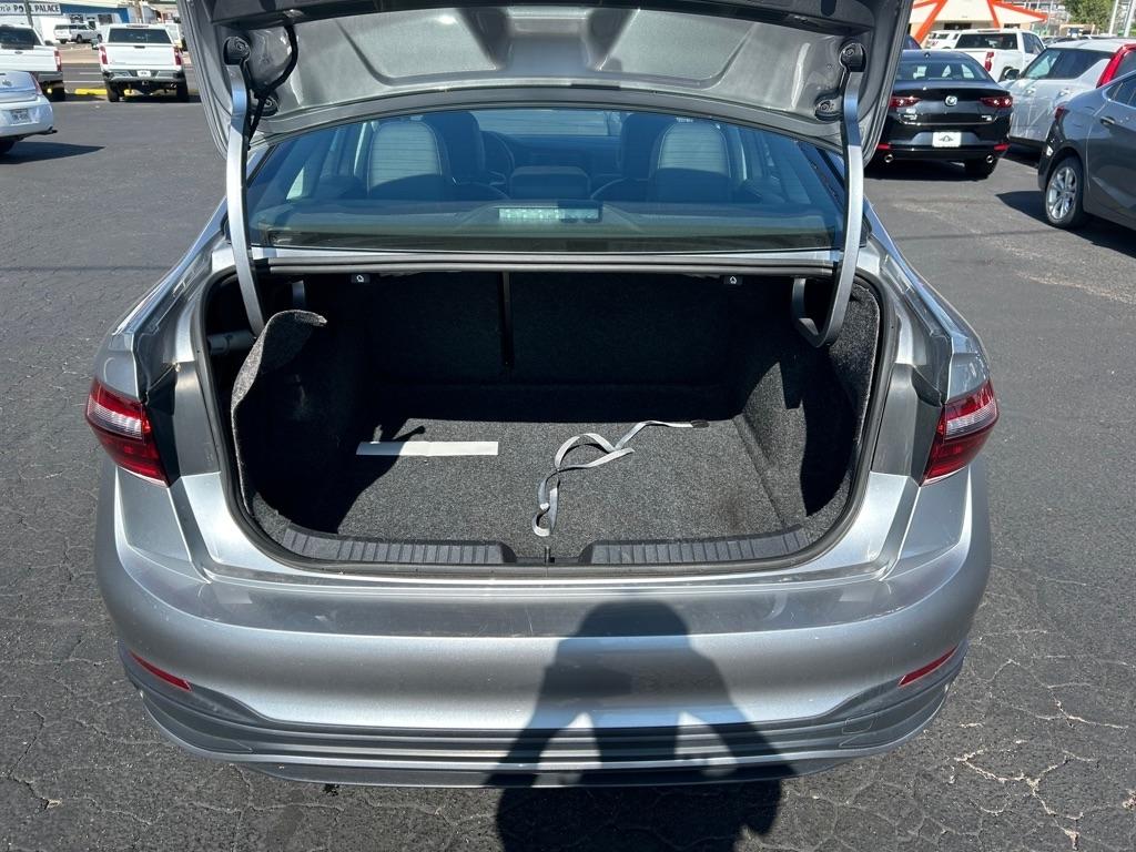 Volkswagen Jetta SE Auto 2024