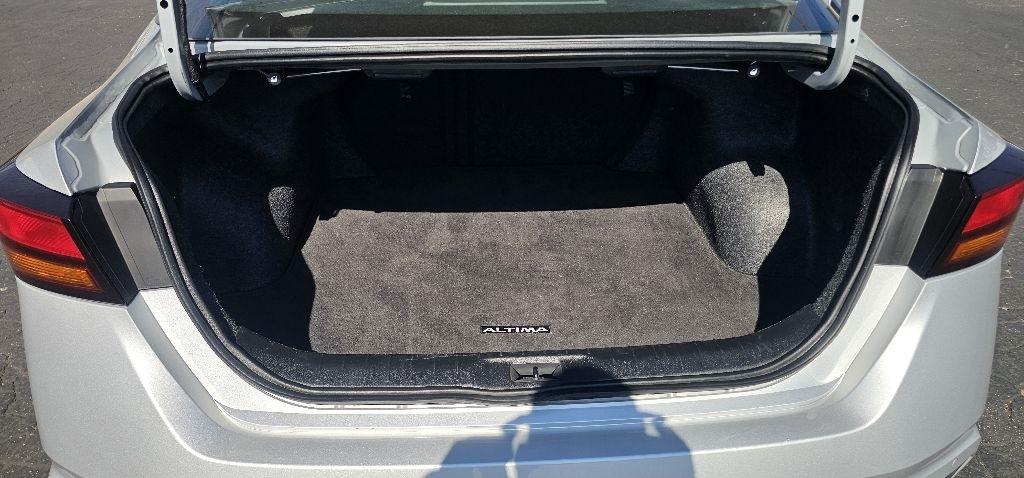 Nissan Altima 2.5 SV Sedan 2024