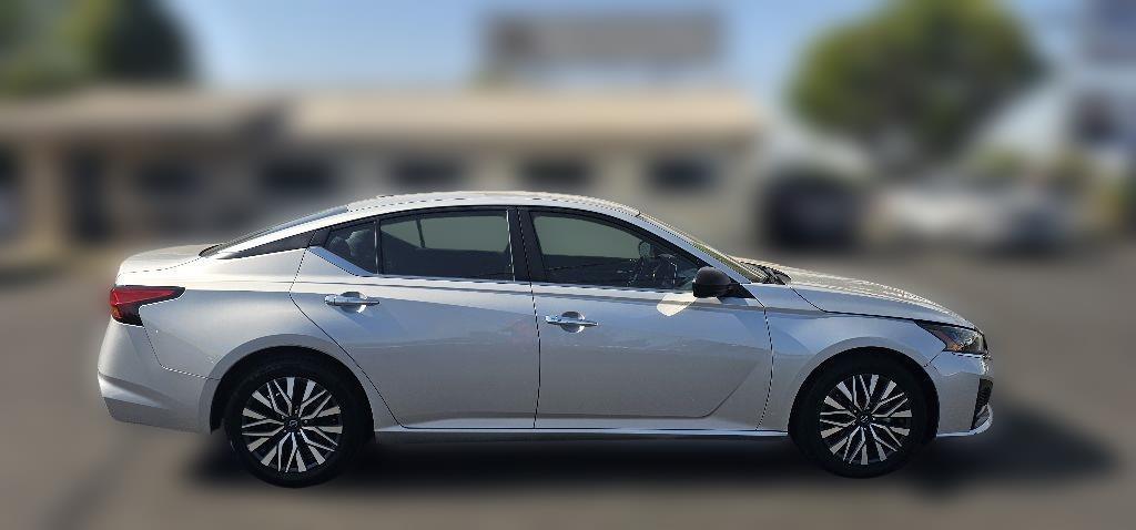 2024 Nissan Altima 2.5 SV Sedan
