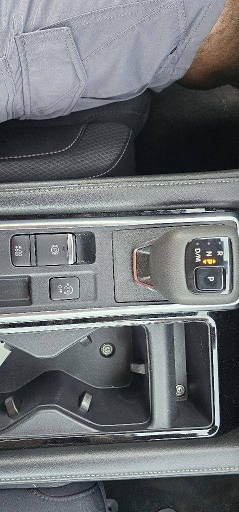 Nissan Pathfinder SV 2WD 2024