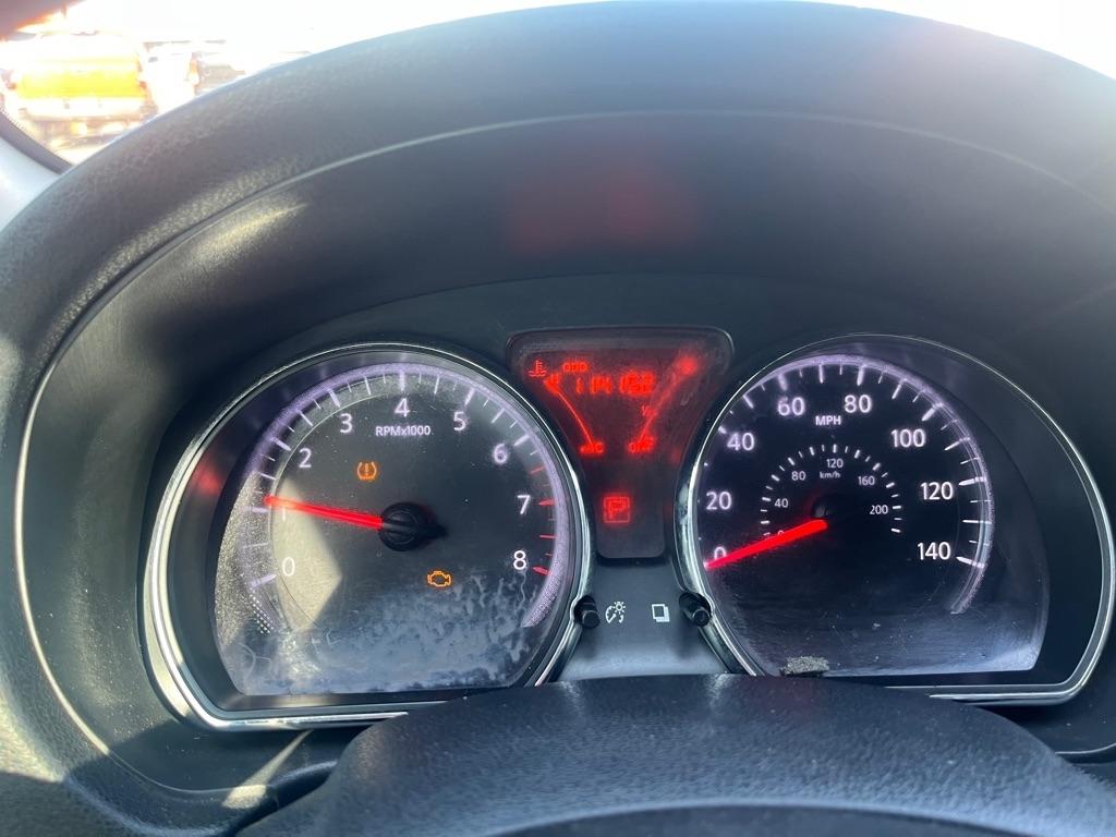 Nissan Versa 4dr Sdn CVT 1.6 SV 2014