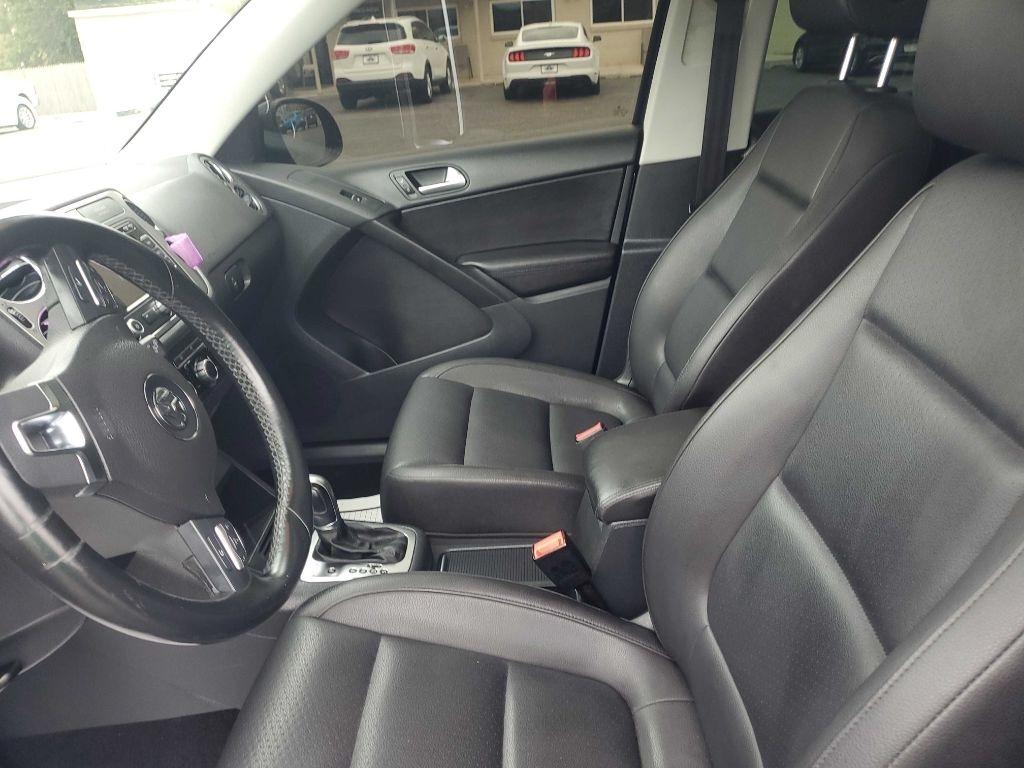 Volkswagen Tiguan 4WD 4dr S 4Motion 2011