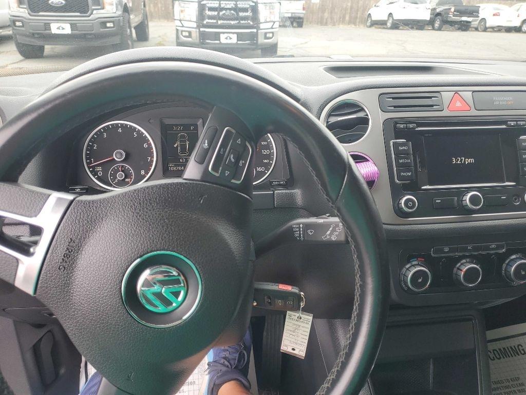Volkswagen Tiguan 4WD 4dr S 4Motion 2011
