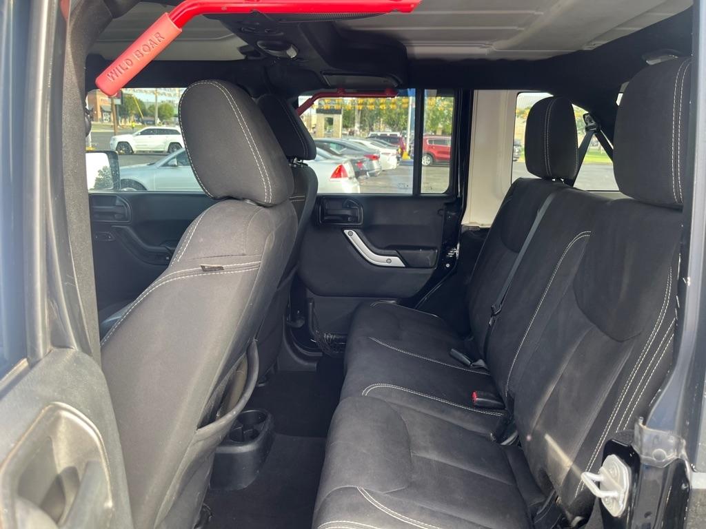 Jeep Wrangler Unlimited 4WD 4dr Sahara 2015