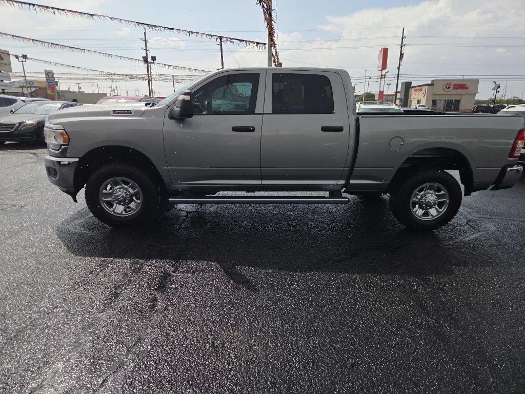 RAM 2500 Tradesman 4x4 Crew Cab 6'4" Box 2024