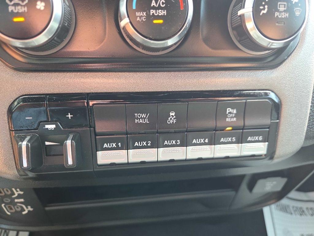 RAM 2500 Tradesman 4x4 Crew Cab 6'4" Box 2024