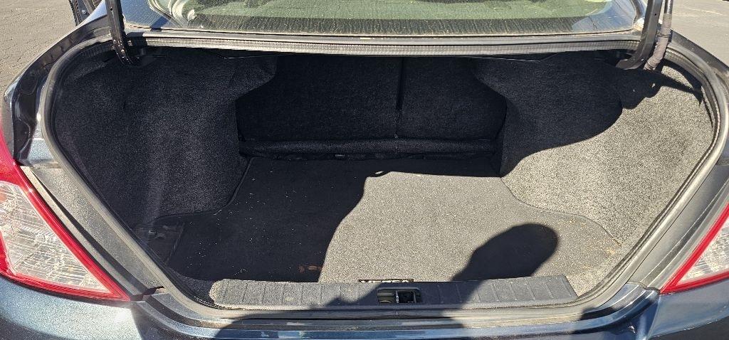 Nissan Versa Sedan SV CVT 2017