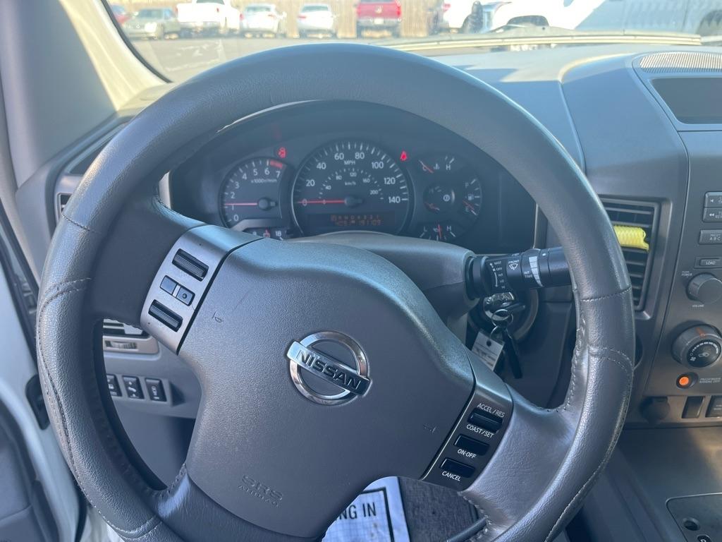 Nissan Titan SE Crew Cab 2WD 2005