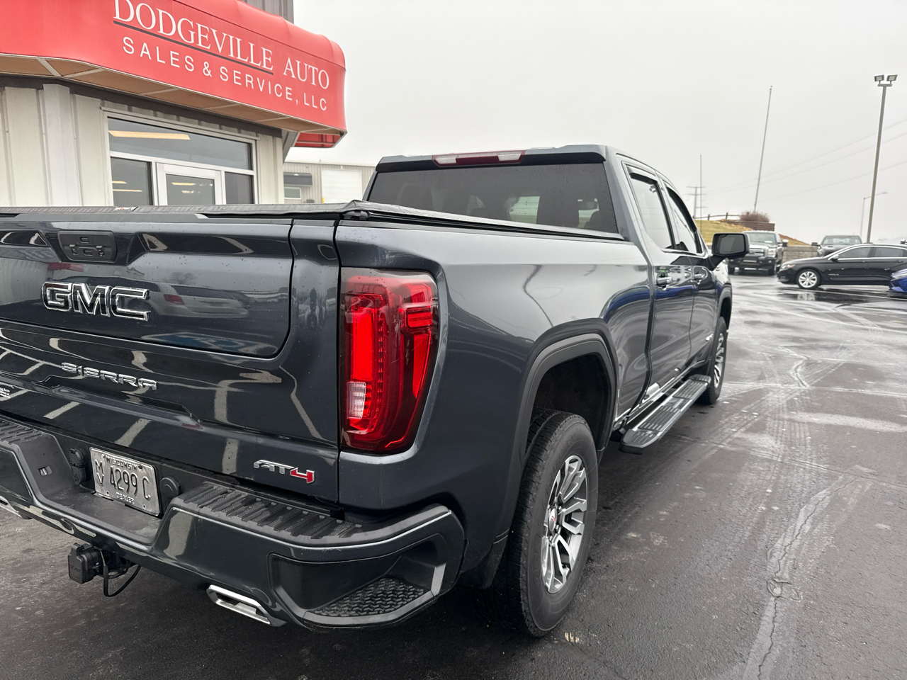 GMC Sierra 1500 4WD Crew Cab 147" AT4 2021