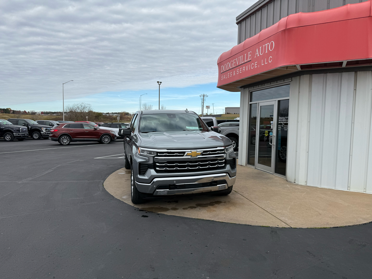2023 Chevrolet Silverado 1500 LTZ photo 2