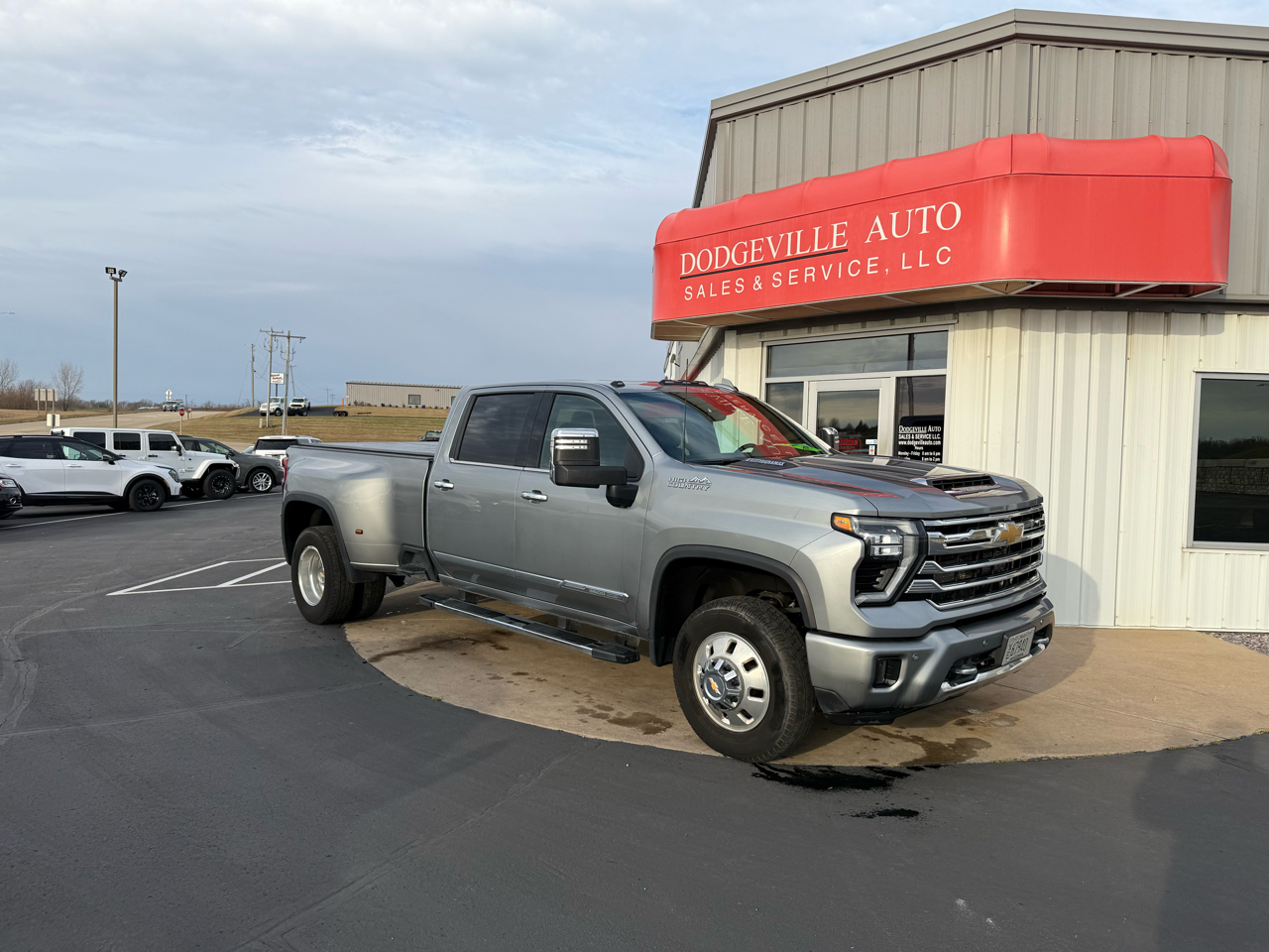 2024 Chevrolet Silverado 3500HD High Country photo 2