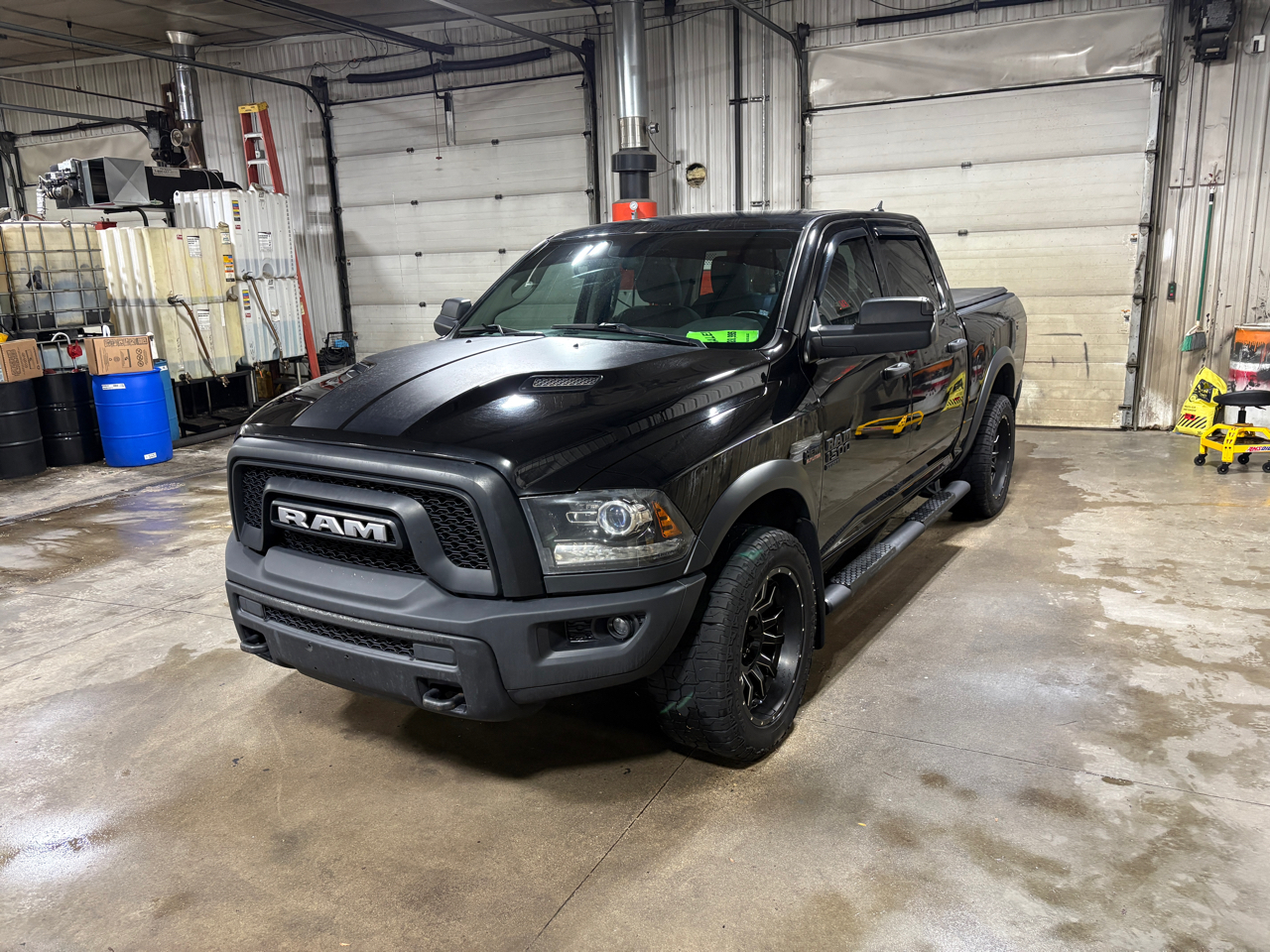 RAM 1500 Classic Warlock 4x4 Crew Cab 5'7" Box 2020