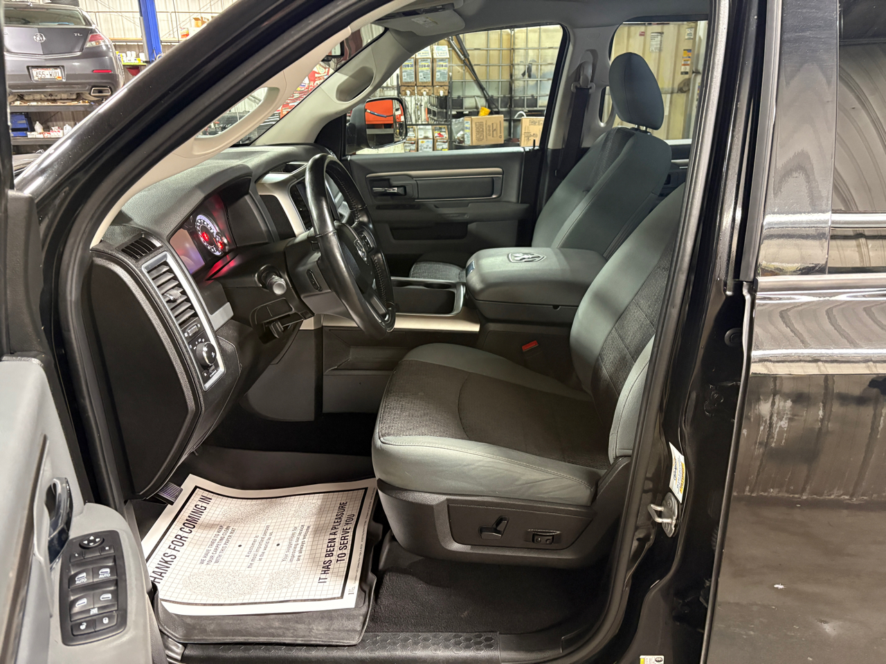 RAM 1500 Classic Warlock 4x4 Crew Cab 5'7" Box 2020