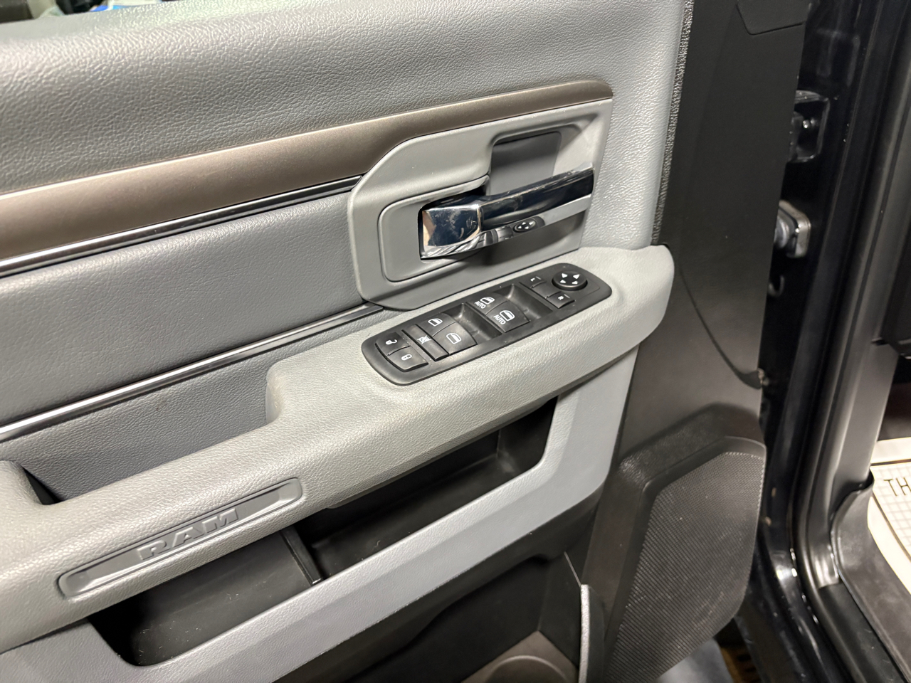 RAM 1500 Classic Warlock 4x4 Crew Cab 5'7" Box 2020