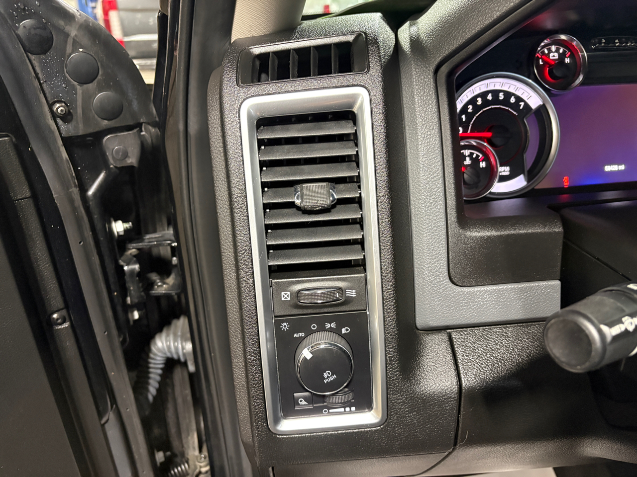 RAM 1500 Classic Warlock 4x4 Crew Cab 5'7" Box 2020